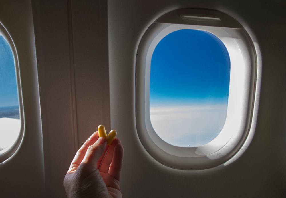 Pourquoi mettre des bouchons d'oreille dans un avion ?