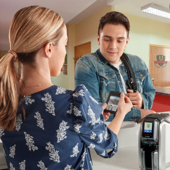 Imrpimante ZEBRA zc350 - Imprimante carte, receptionniste, édition d'une carte en quelques secondes pour école, univerisité, établissement sécurisé