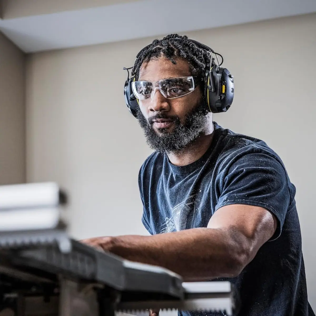 Casque 3M Worktunes bluetooth protégeant des bruits tout en écoutant de la musique