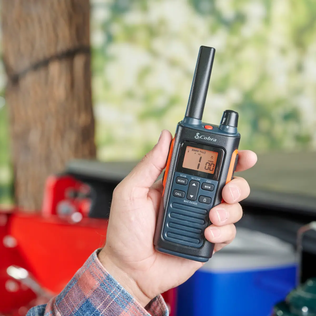 Cobra RX680 tenue en main et utilisation