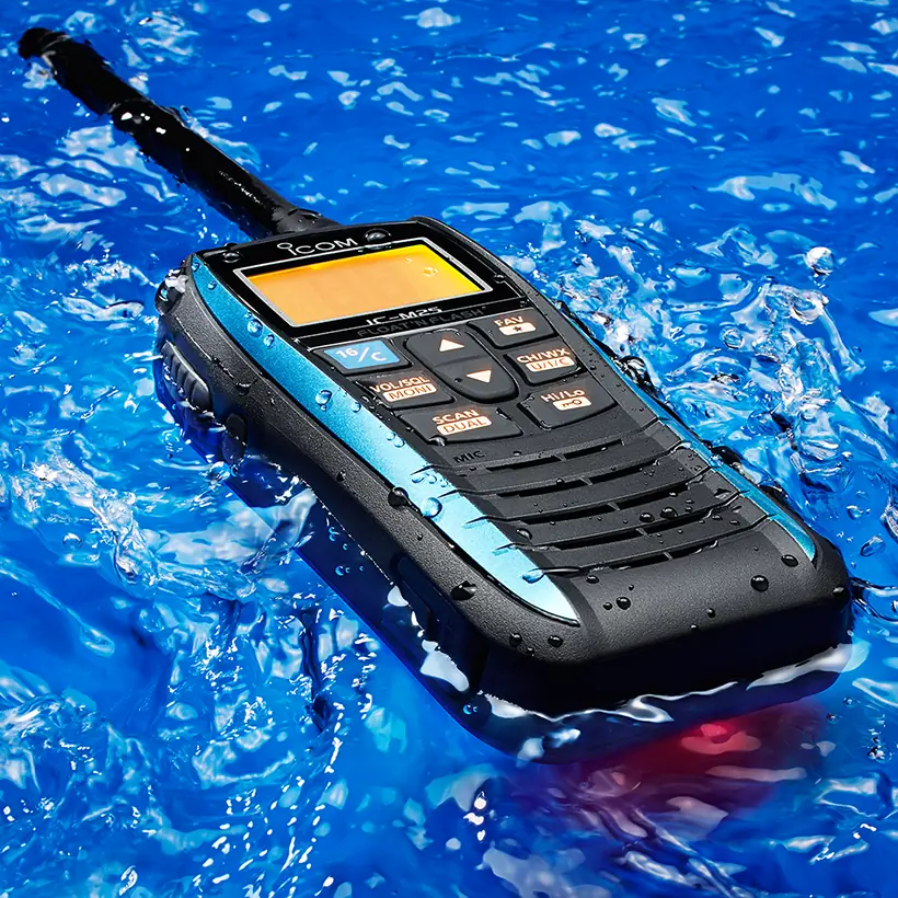 Icom IC-M25 : la radio VHF marine flottante et puissante