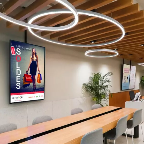 Affichage dynamique vertical support plafond